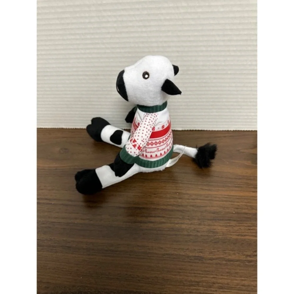 Chick-fil-A Plush Cow Stuffed Animal Toy Eat Mor‎ Chikin Holiday Sweater 9